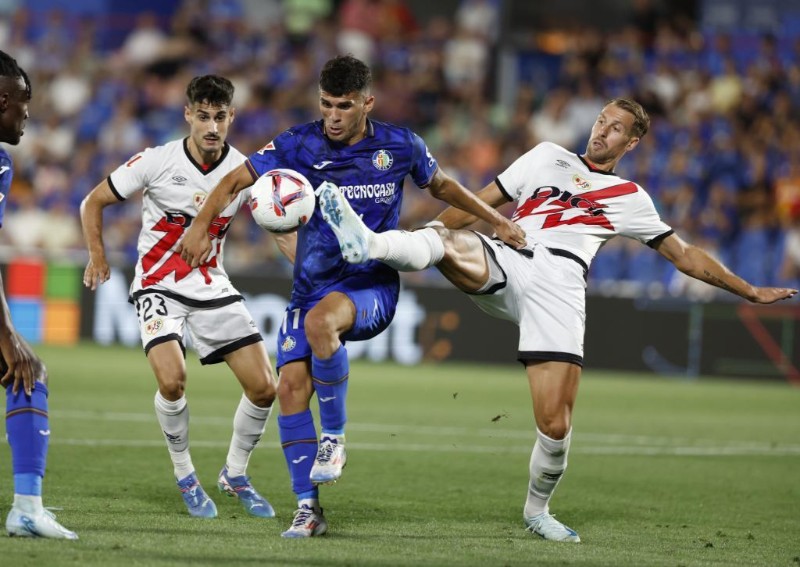 Rayo Vallecano bung hết sức mạnh đấu Getafe