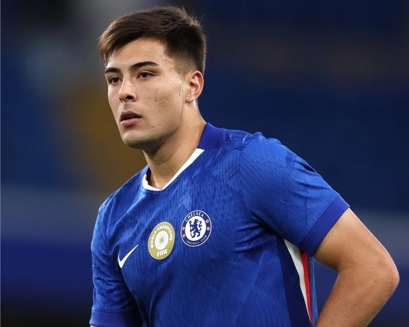 Chelsea đưa Anselmino vào đội hình 1