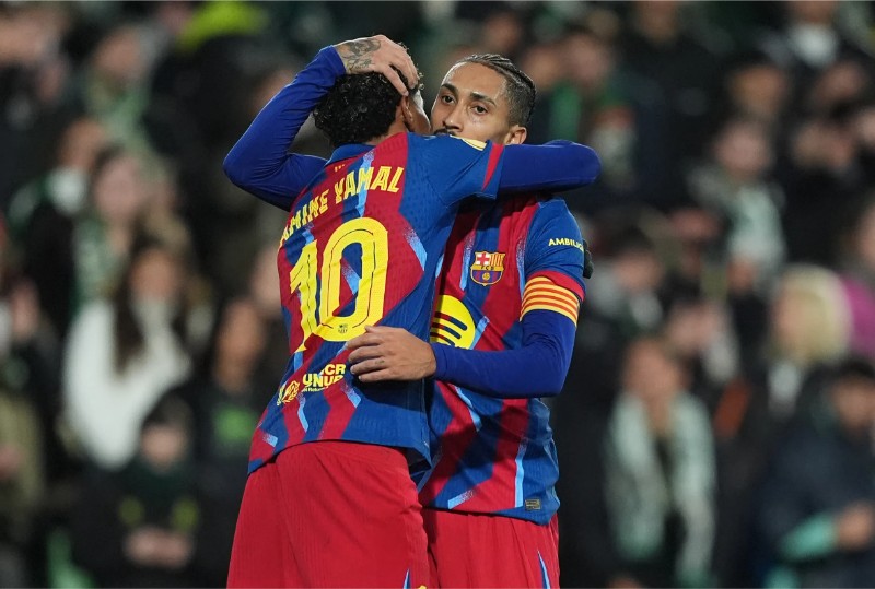 Barcelona dễ dàng đánh bại Racing Santander 2 Barcelona đang có phong độ rất cao