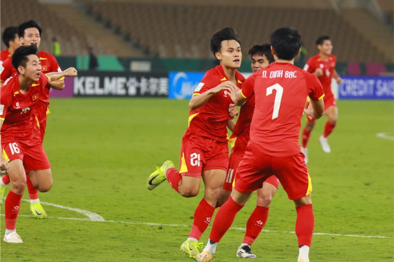 U23 Việt Nam thắng U23 UAE tại tứ kết U23 Châu Á 3 Minh Phúc ghi bàn thắng ấn định chiến thắng