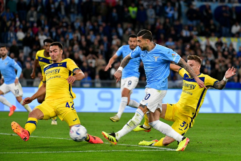 Verona quyết chiến với Lazio