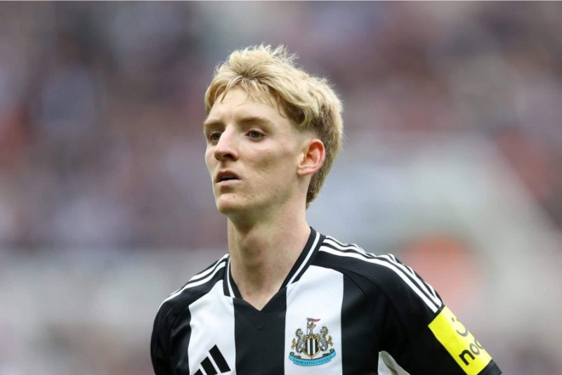 Gordon được nhiều ông lớn Ngoại hạng Anh để mắt